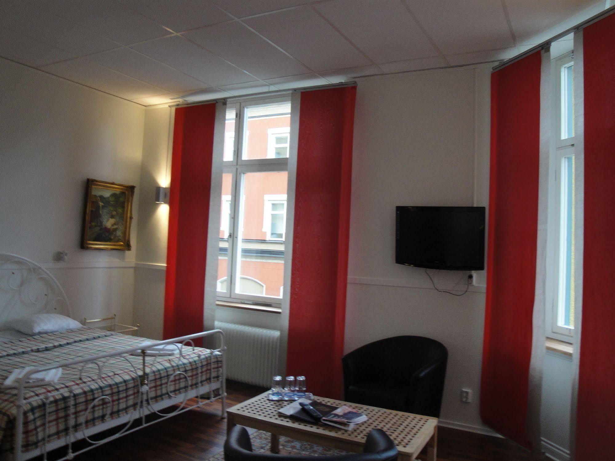 Best Guest Hotell Och Vandrarhem Норчёпинг Экстерьер фото